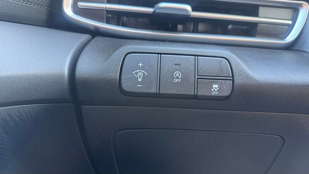 Certified 2025 Hyundai Elantra SE image 13