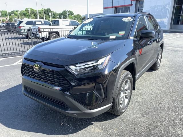 Certified 2025 Toyota RAV4 LE AWD/4WD image 4