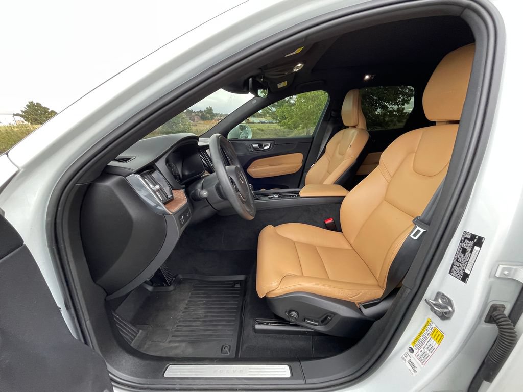 Used 2020 Volvo XC60 T5 Inscription w/ Protection Package Premier AWD/4WD image 3