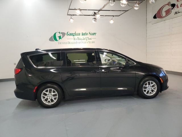 Used 2017 Chrysler Pacifica Touring FWD image 8
