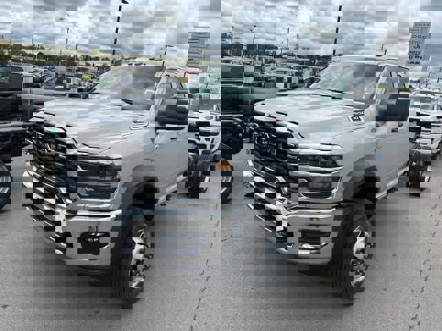 New 2026 RAM 5500 Tradesman w/ Chrome Appearance Group image 2