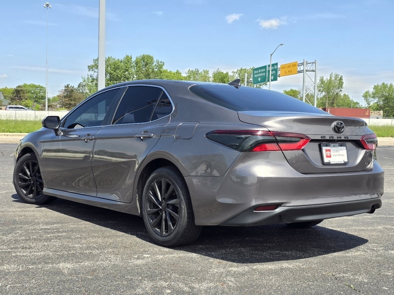 Used 2021 Toyota Camry LE FWD image 11