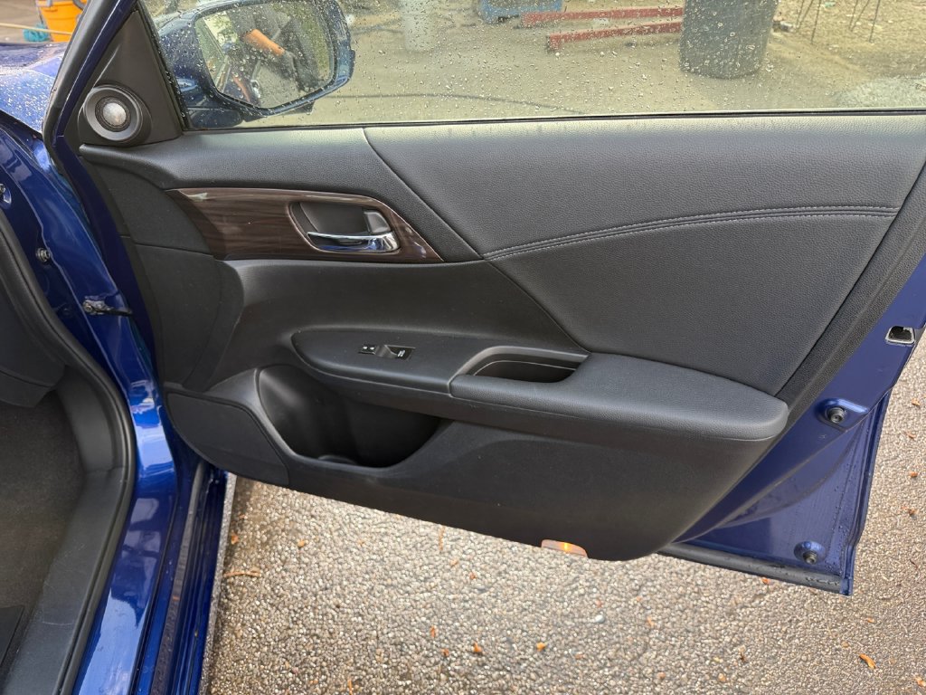 Used 2017 Honda Accord Touring image 17