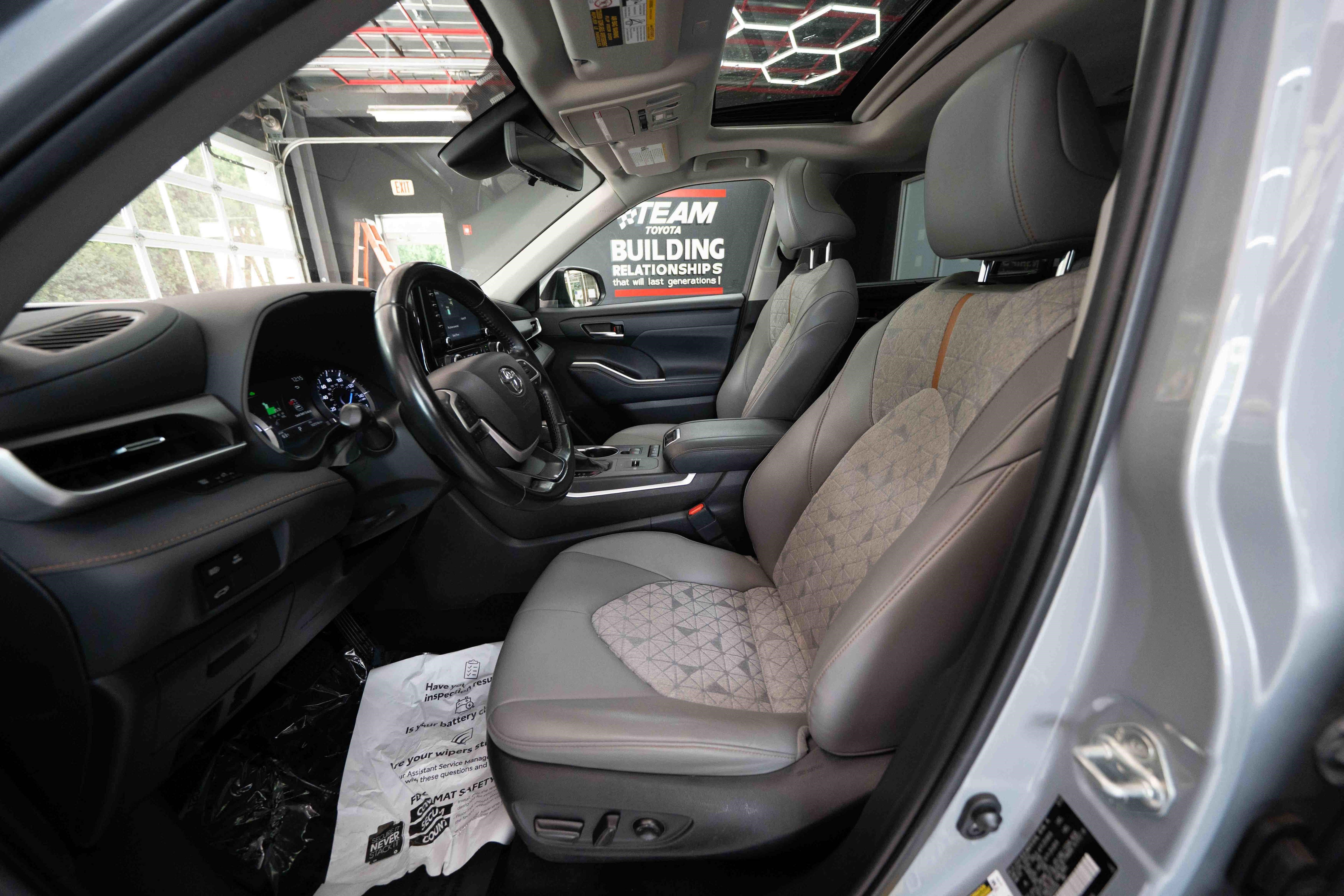 Used 2022 Toyota Highlander Bronze Edition AWD/4WD image 9