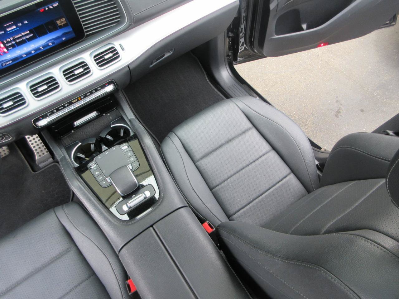 Used 2024 Mercedes-Benz GLS 450 4MATIC w/ AMG Line Exterior image 19