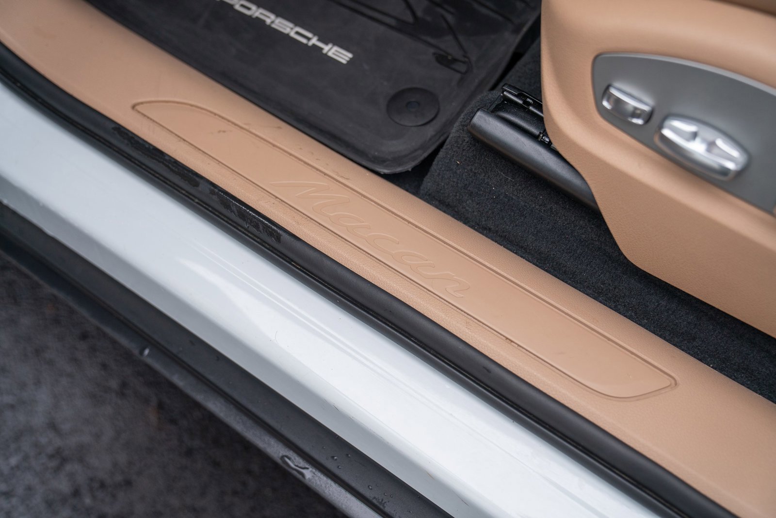 Used 2025 Porsche Macan image 12