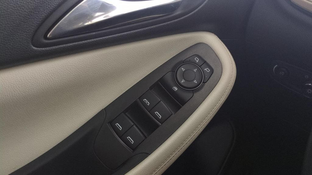 Used 2025 Buick Encore GX Sport Touring FWD image 17