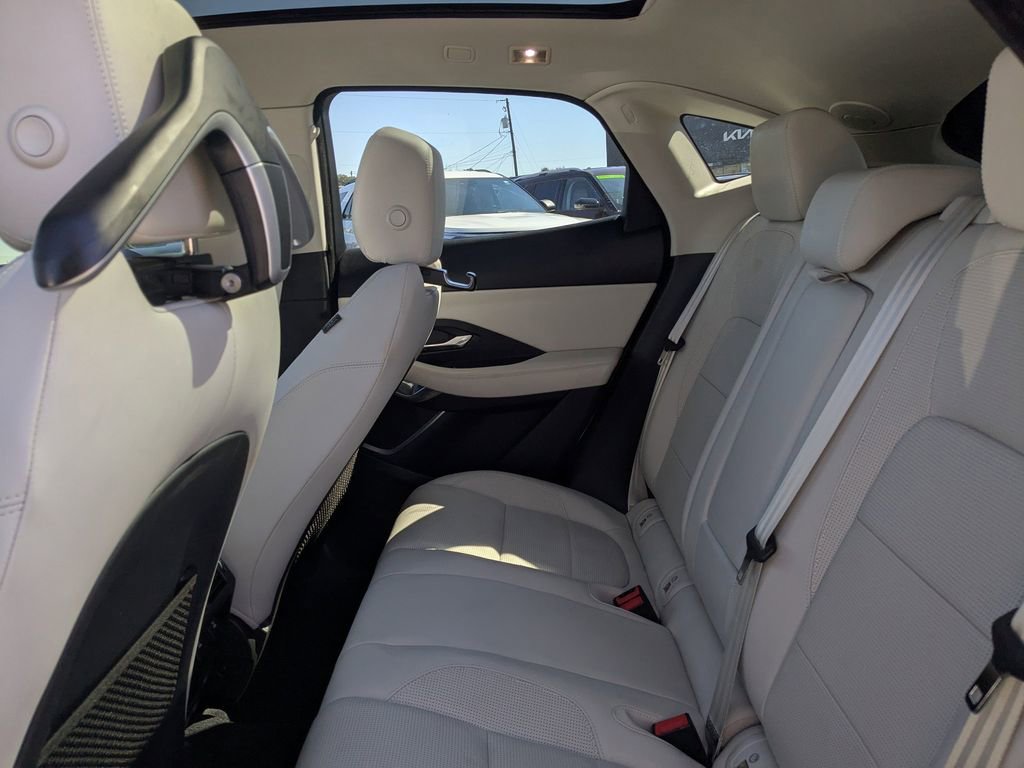 Used 2019 Jaguar E-PACE R-Dynamic SE image 15