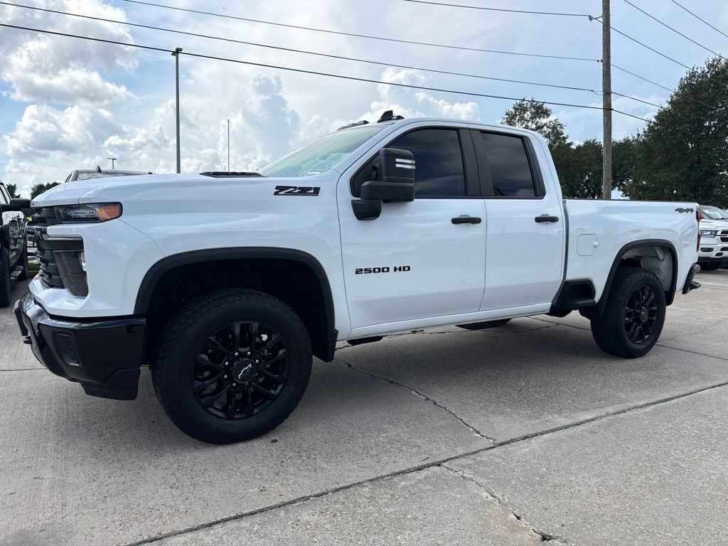 Used 2025 Chevrolet Silverado 2500 Custom AWD/4WD image 2