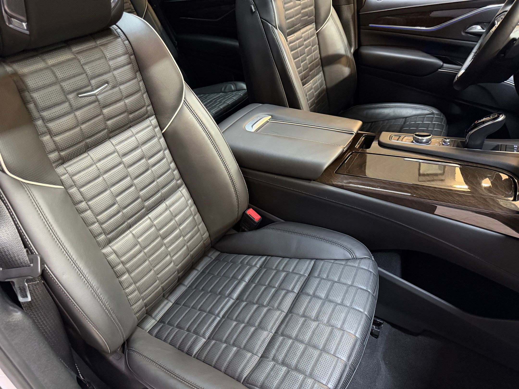 Certified 2024 Cadillac Escalade Sport Platinum w/ LPO, ONYX Package image 61