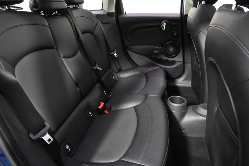 Used 2016 MINI Cooper 4-Door Hardtop image 17