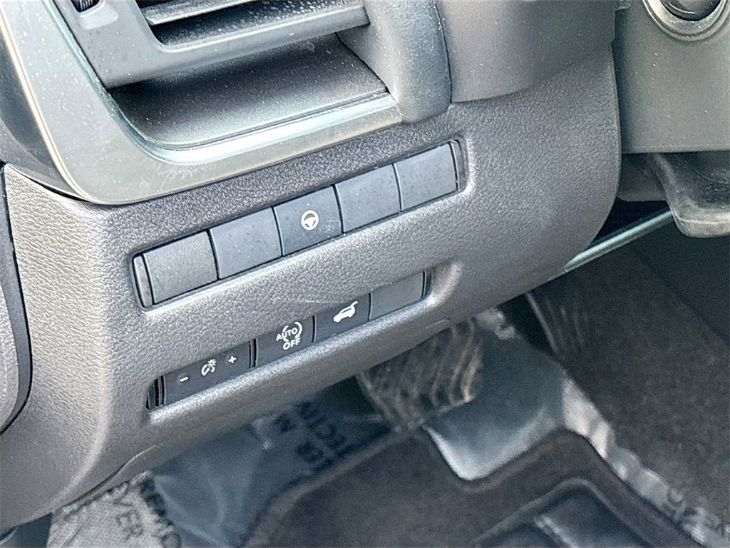 Used 2024 Nissan Rogue SV image 10
