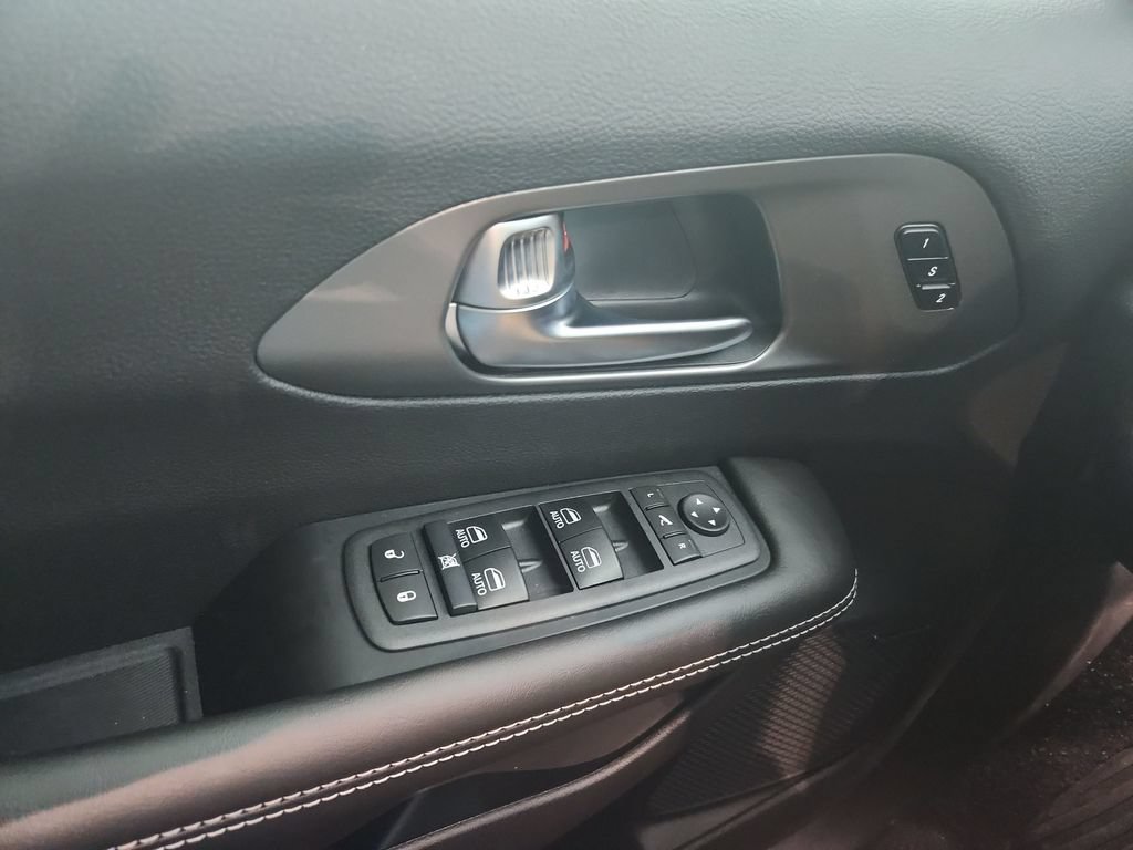New 2027 Chrysler Pacifica Limited AWD/4WD image 20