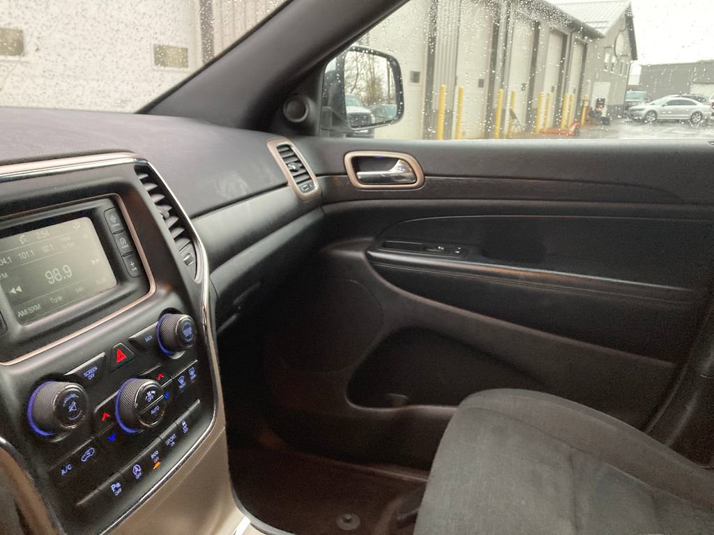 Used 2017 Jeep Grand Cherokee Laredo w/ Quick Order Package 23E image 16