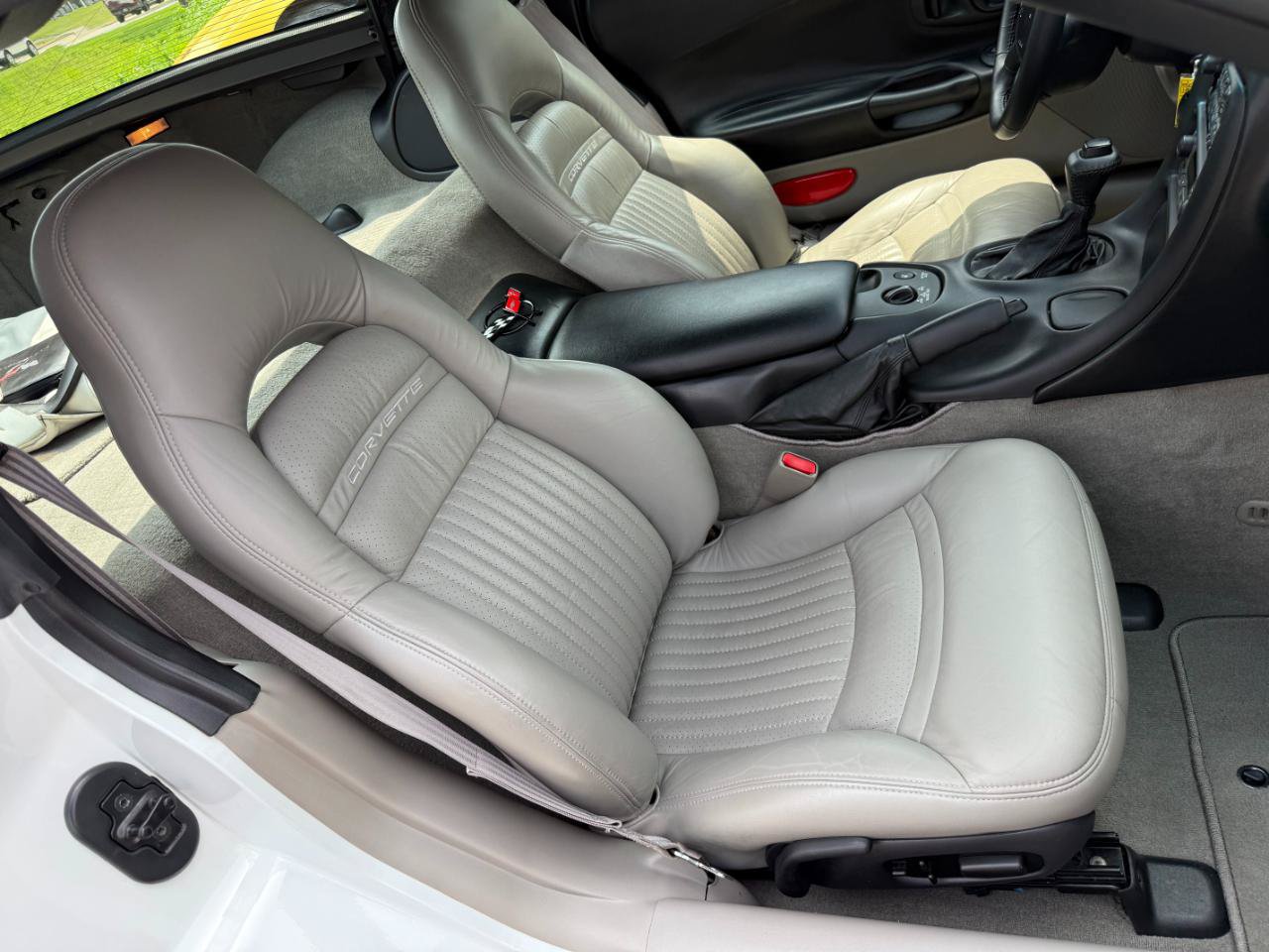Used 1998 Chevrolet Corvette Coupe RWD image 35