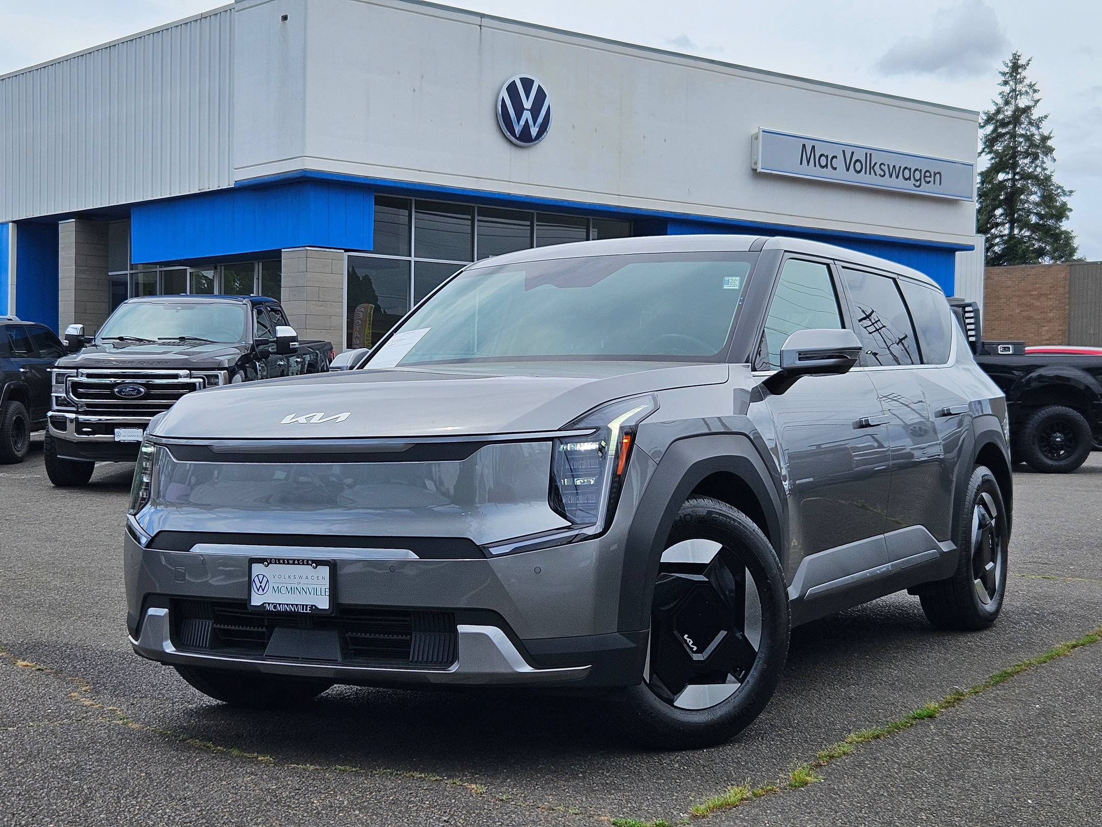 Used 2024 Kia EV9 Light Long Range RWD image 1
