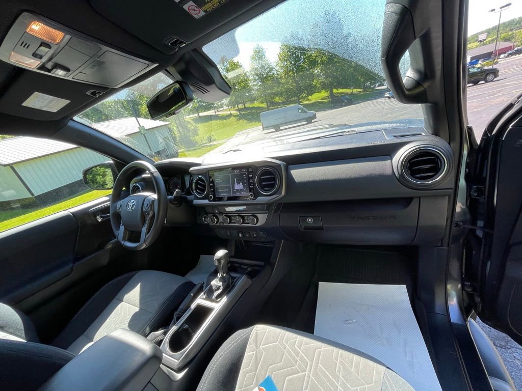 Used 2021 Toyota Tacoma TRD Sport AWD/4WD image 12