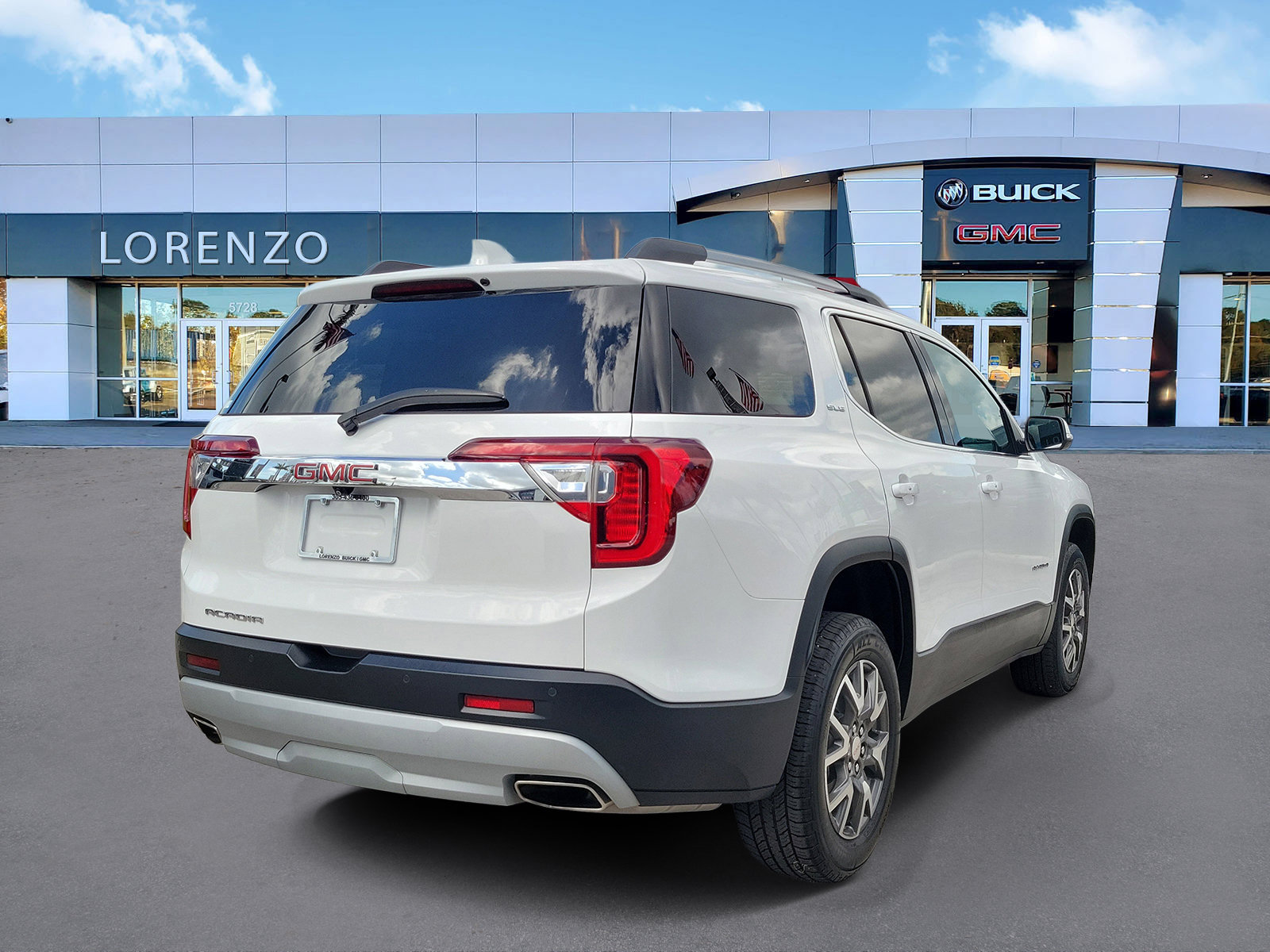 Used 2023 GMC Acadia SLE w/ Driver Convenience Package FWD image 5