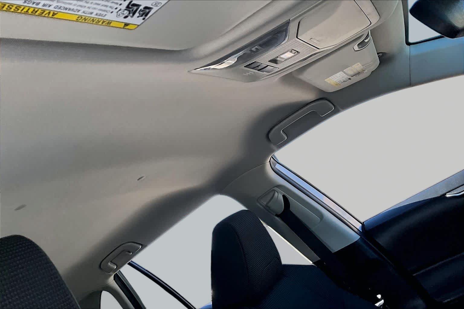 Used 2022 Toyota RAV4 LE AWD/4WD image 14