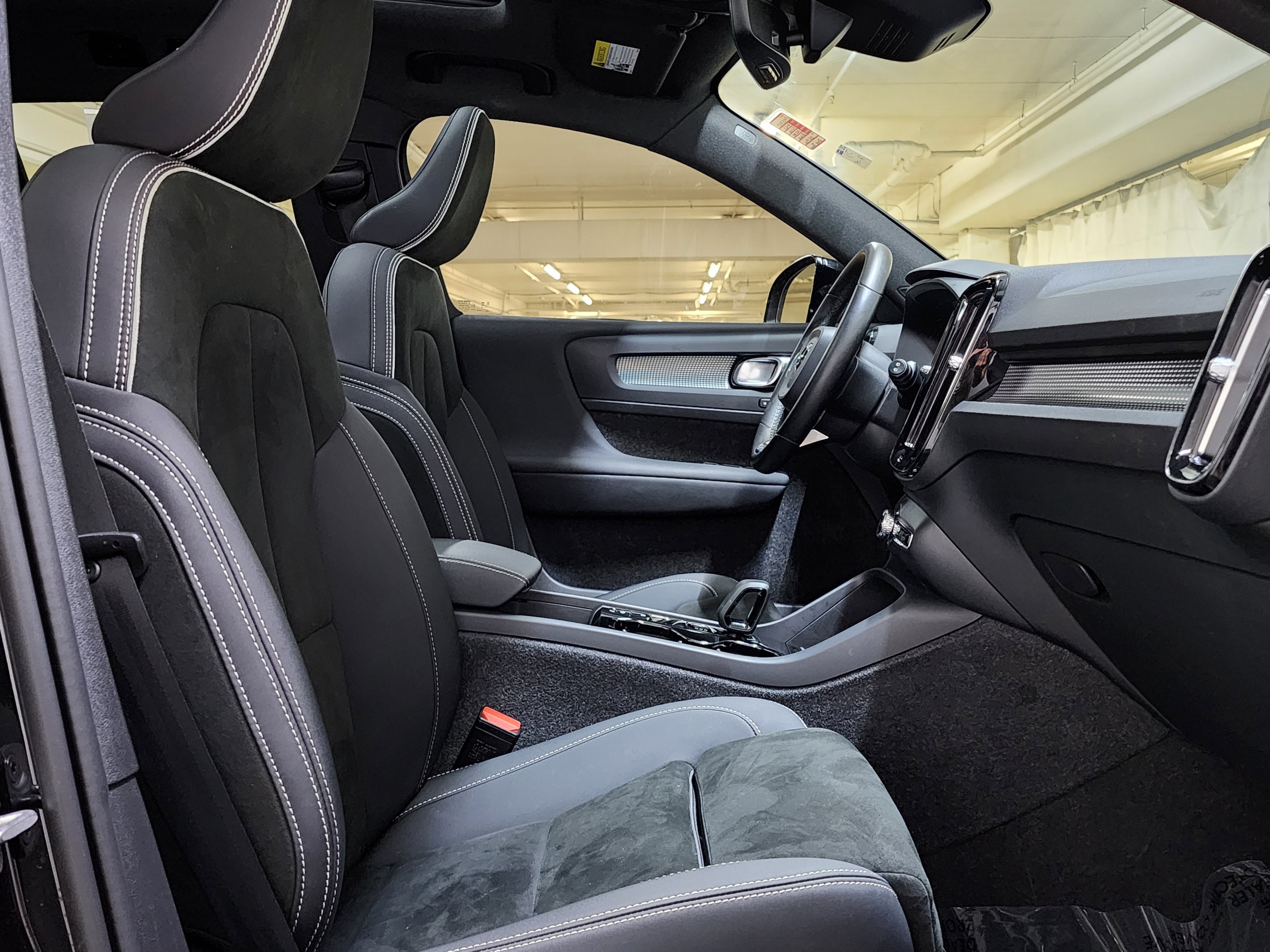 Used 2023 Volvo XC40 B5 Plus w/ Climate Package AWD/4WD image 23