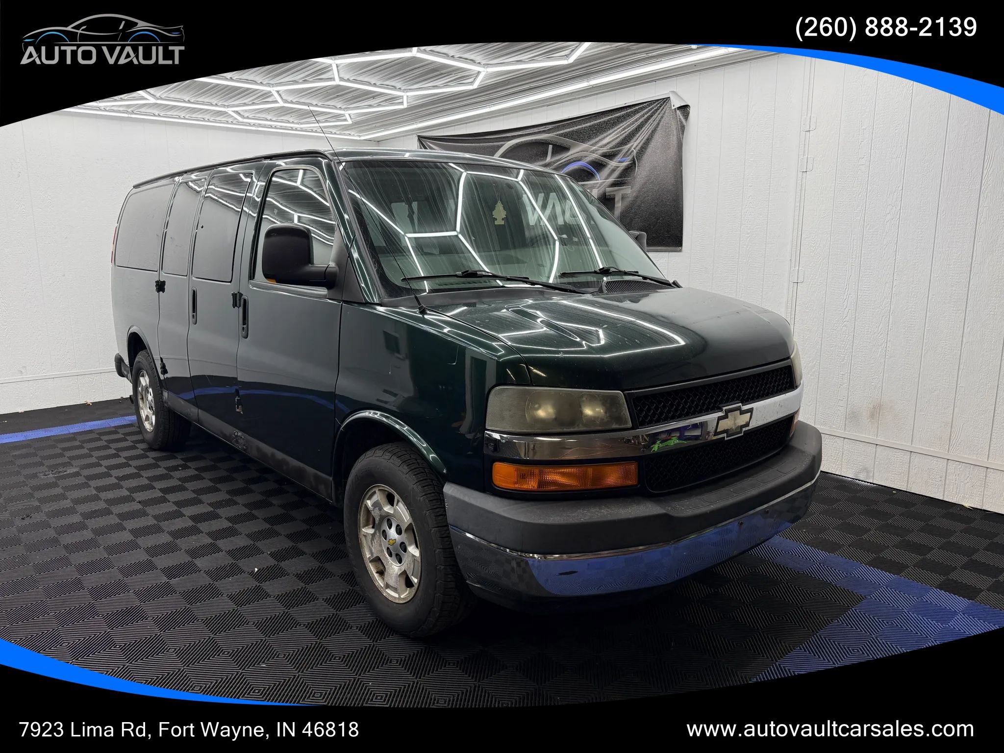 Used 2010 Chevrolet Express 1500 LT w/ LT Preferred Equipment Group RWD image 1