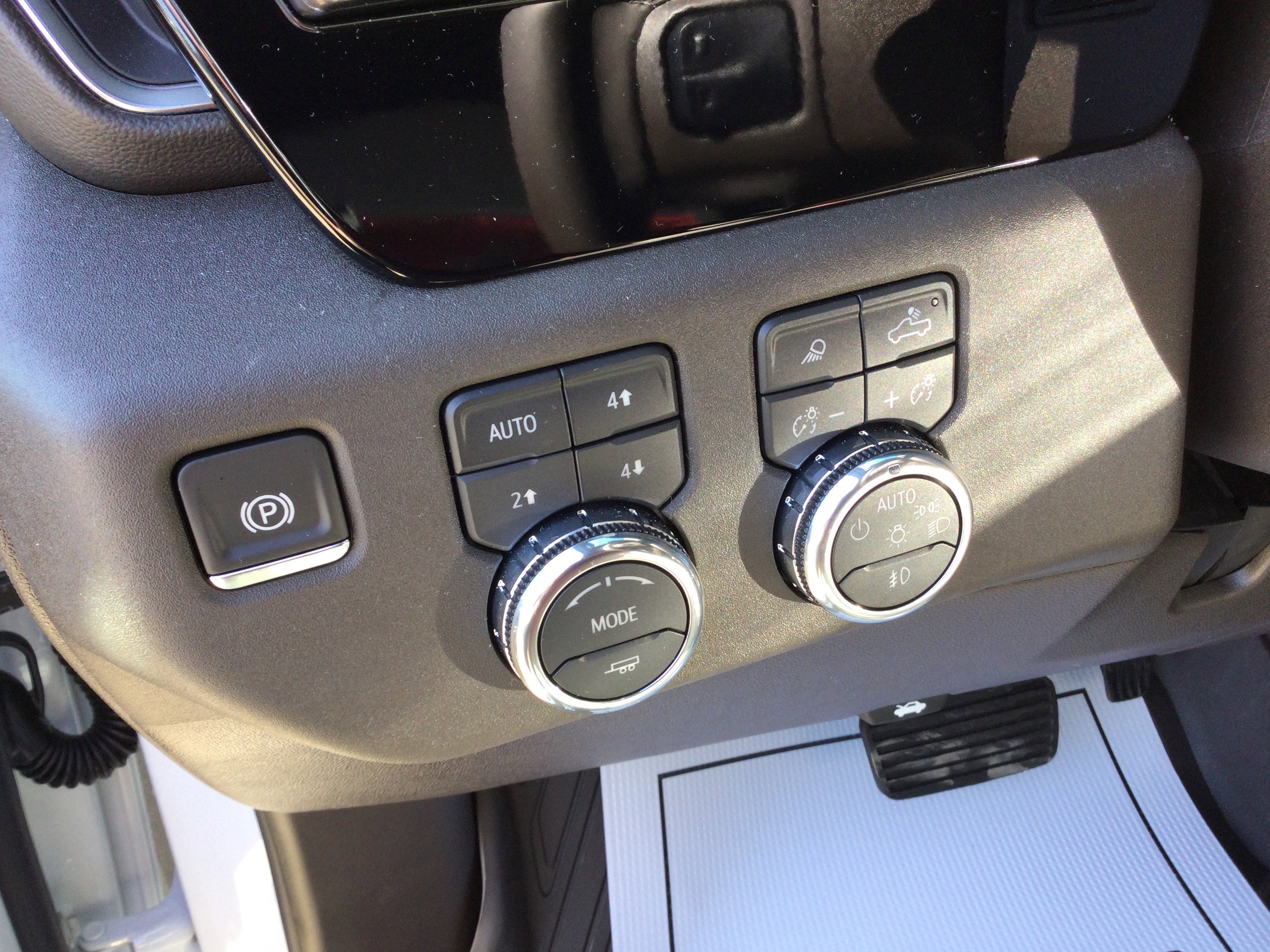 New 2026 GMC Sierra 2500 SLT w/ SLT Premium Package image 11