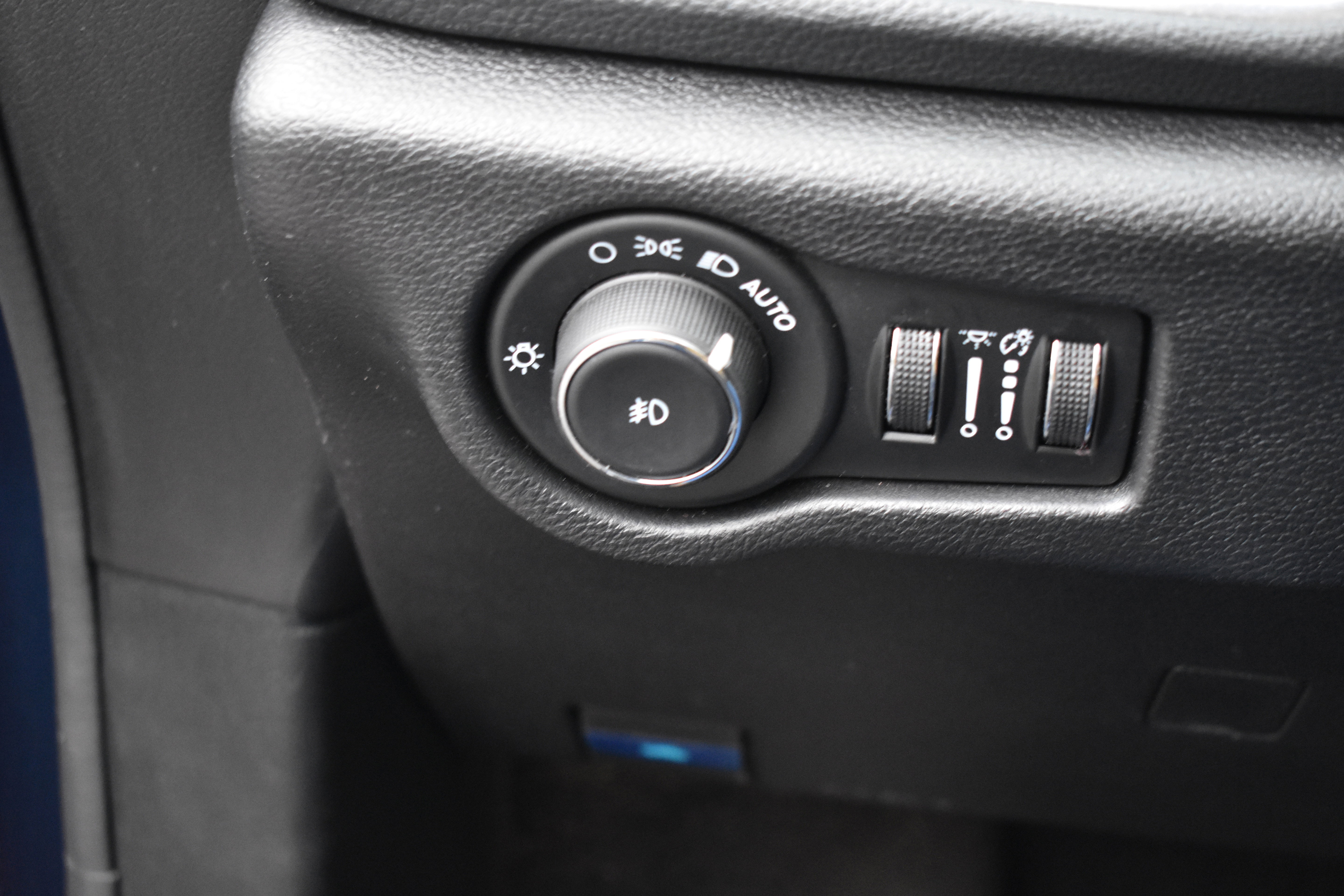 Used 2025 Chrysler Pacifica Limited image 16