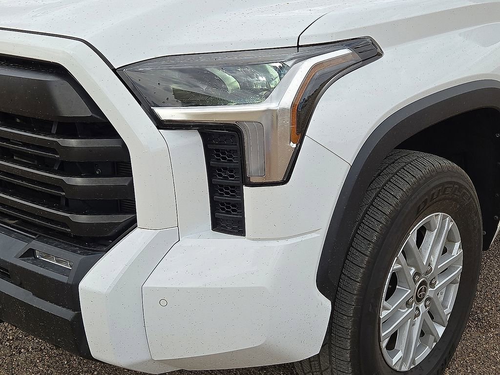 Used 2022 Toyota Tundra SR5 w/ SR5 Convenience Package image 10