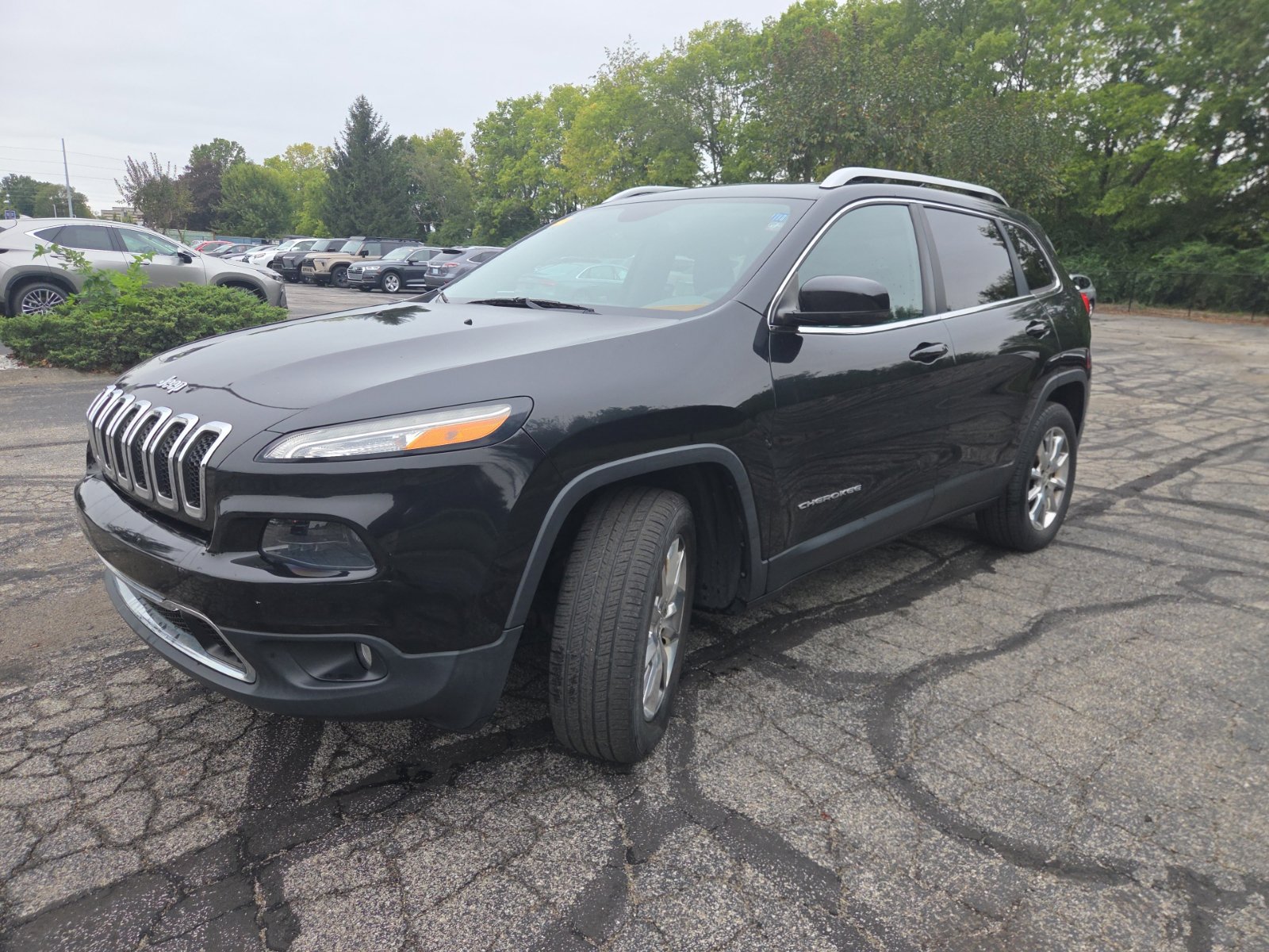 Used 2014 Jeep Cherokee Limited w/ Luxury Group AWD/4WD image 14