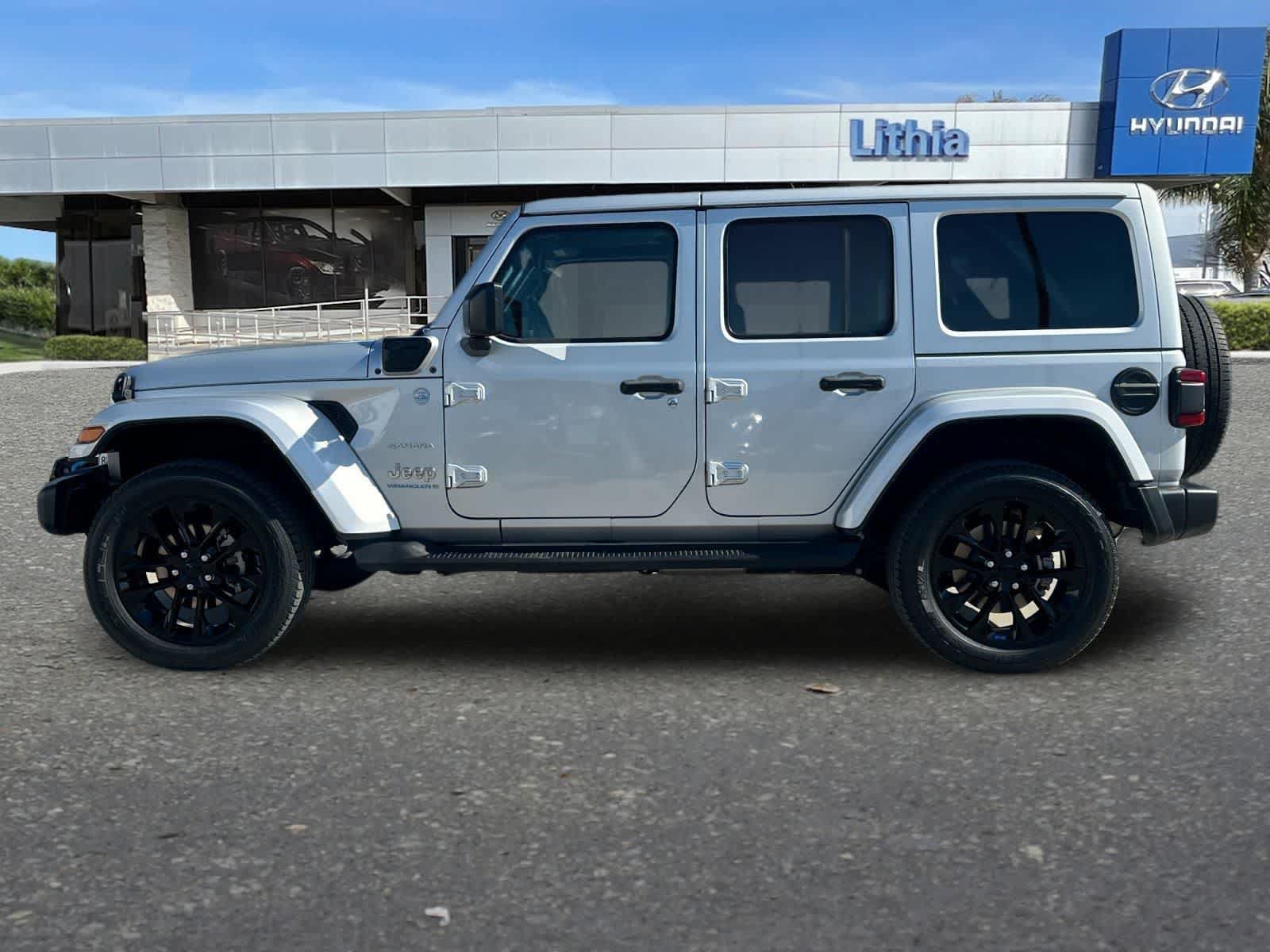 Used 2023 Jeep Wrangler Unlimited Sahara w/ Cold Weather Group AWD/4WD image 6