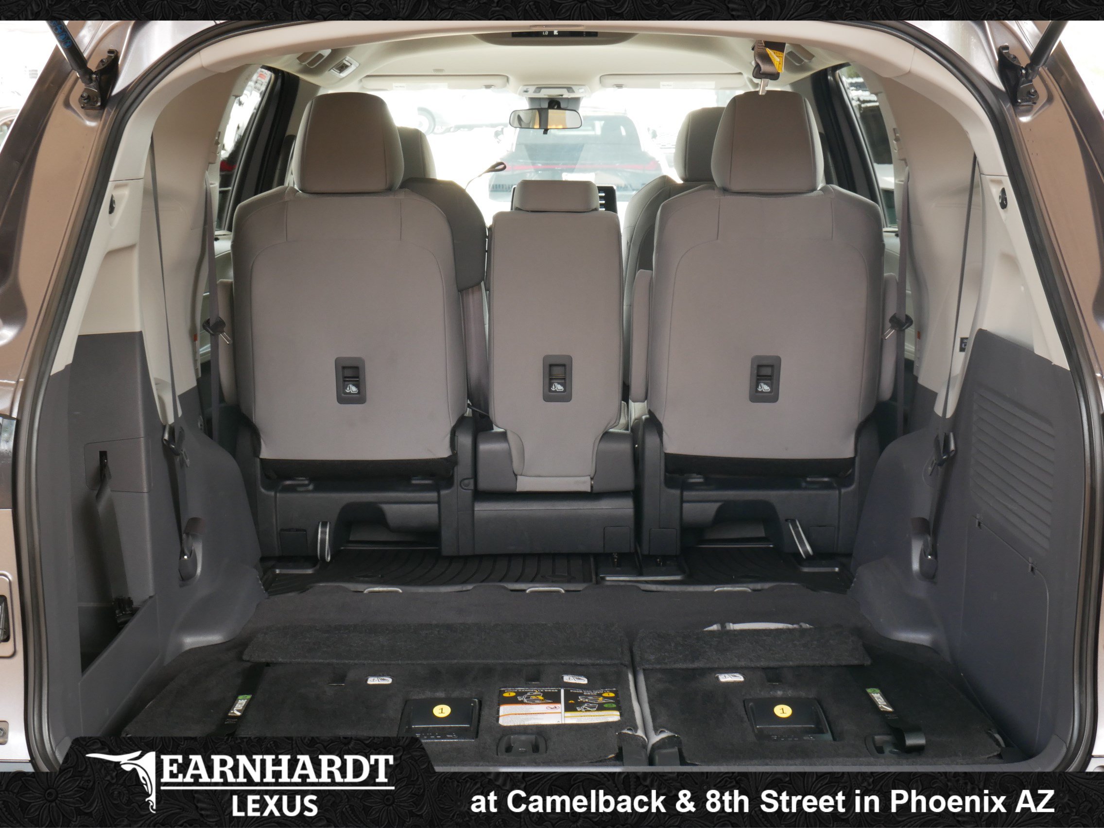 Used 2023 Toyota Sienna LE FWD image 33
