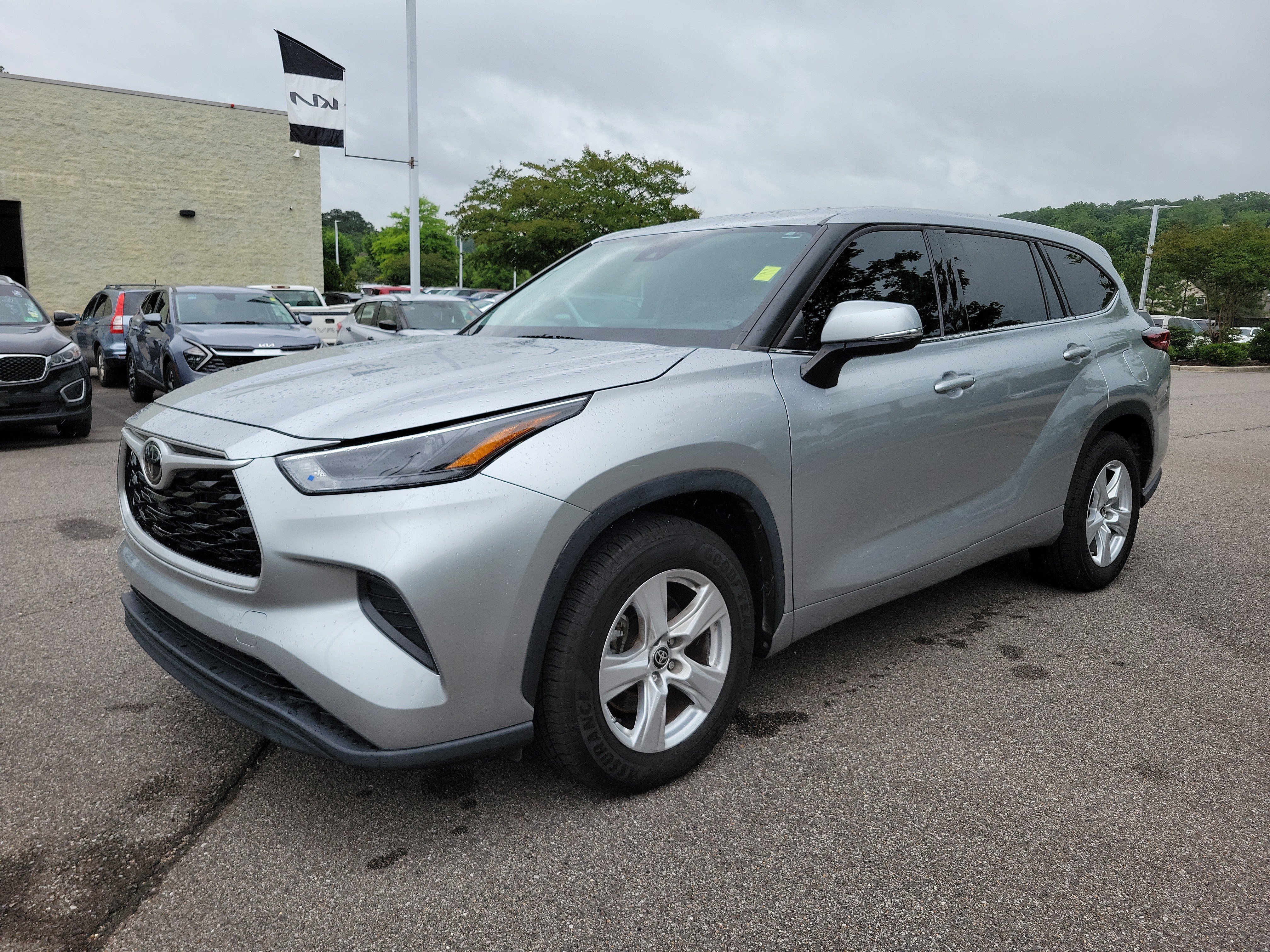 Used 2022 Toyota Highlander L FWD image 21