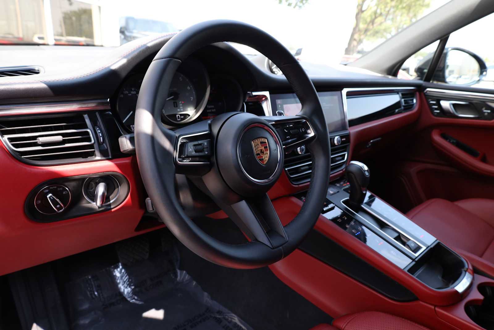 Used 2025 Porsche Macan S AWD/4WD image 15
