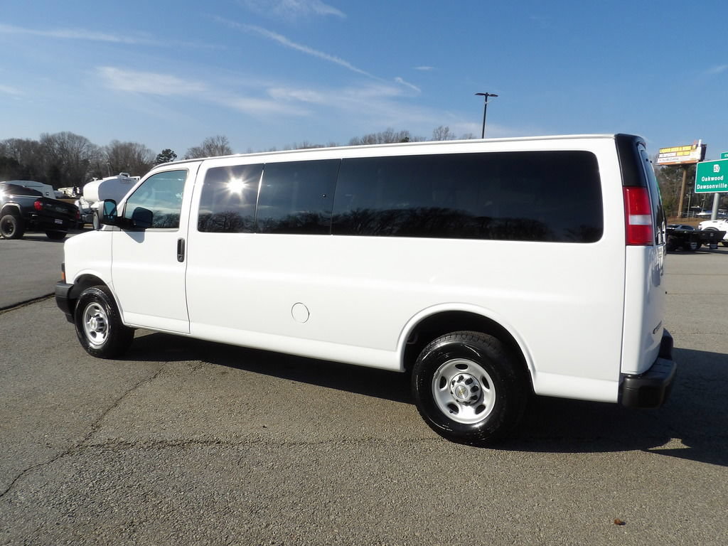 Used 2024 Chevrolet Express 3500 LS RWD image 4