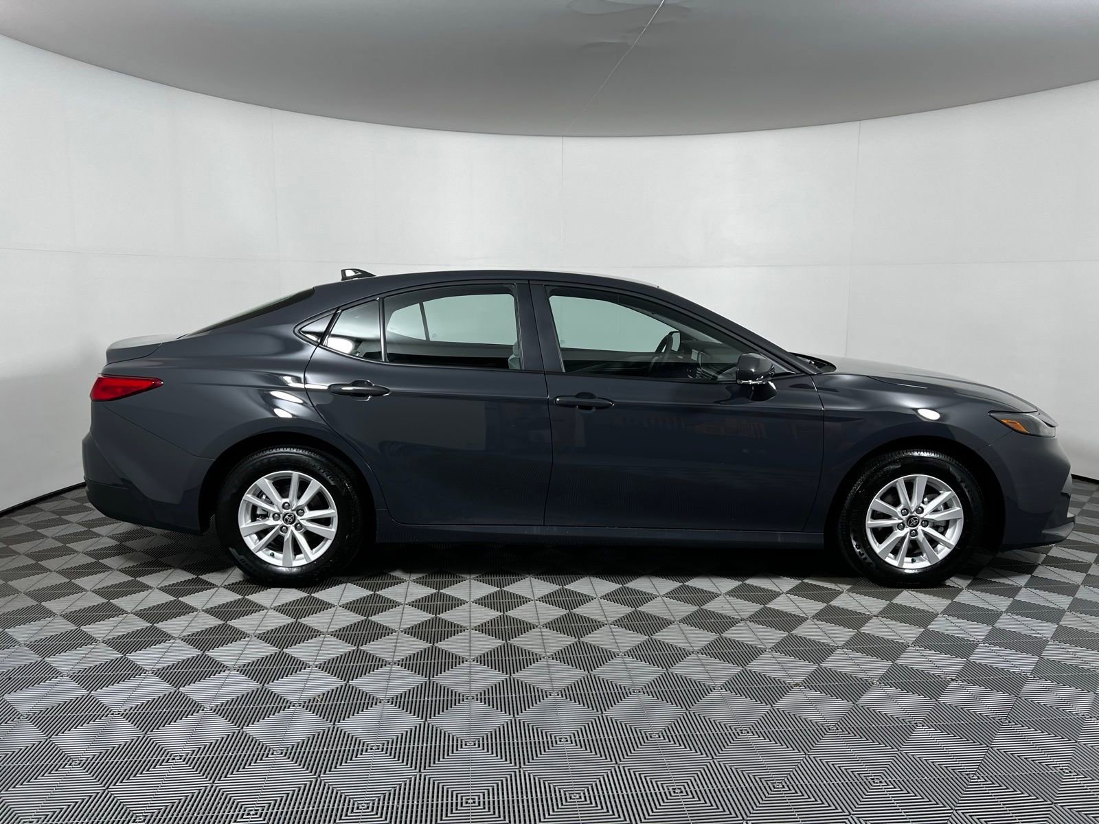 Used 2026 Toyota Camry LE w/ Convenience Package image 4