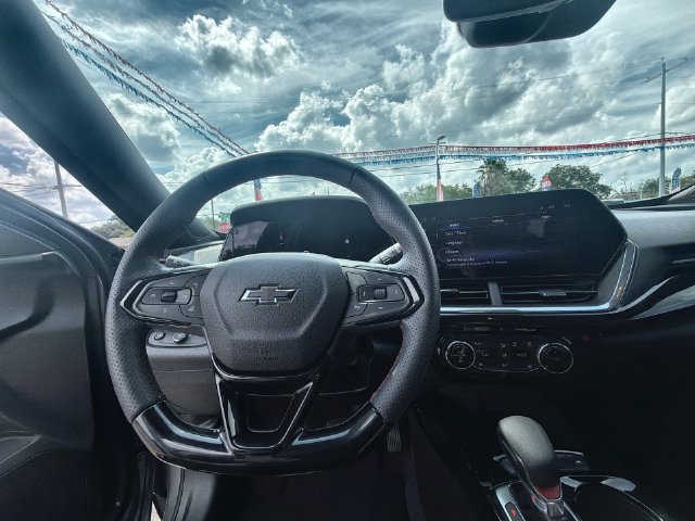 Used 2025 Chevrolet Trax RS w/ Driver Confidence Package FWD image 11