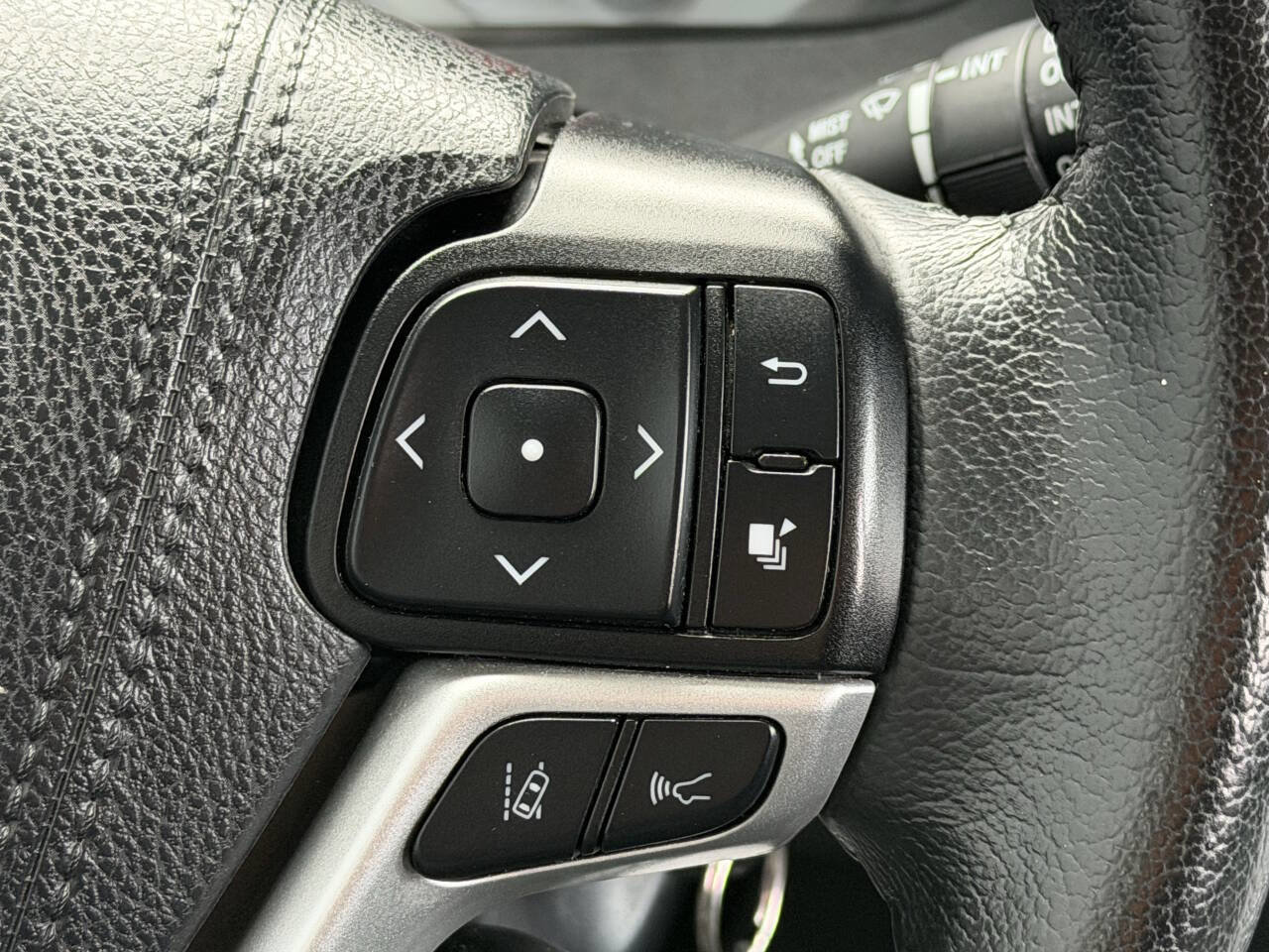 Used 2020 Toyota Sienna SE FWD image 24
