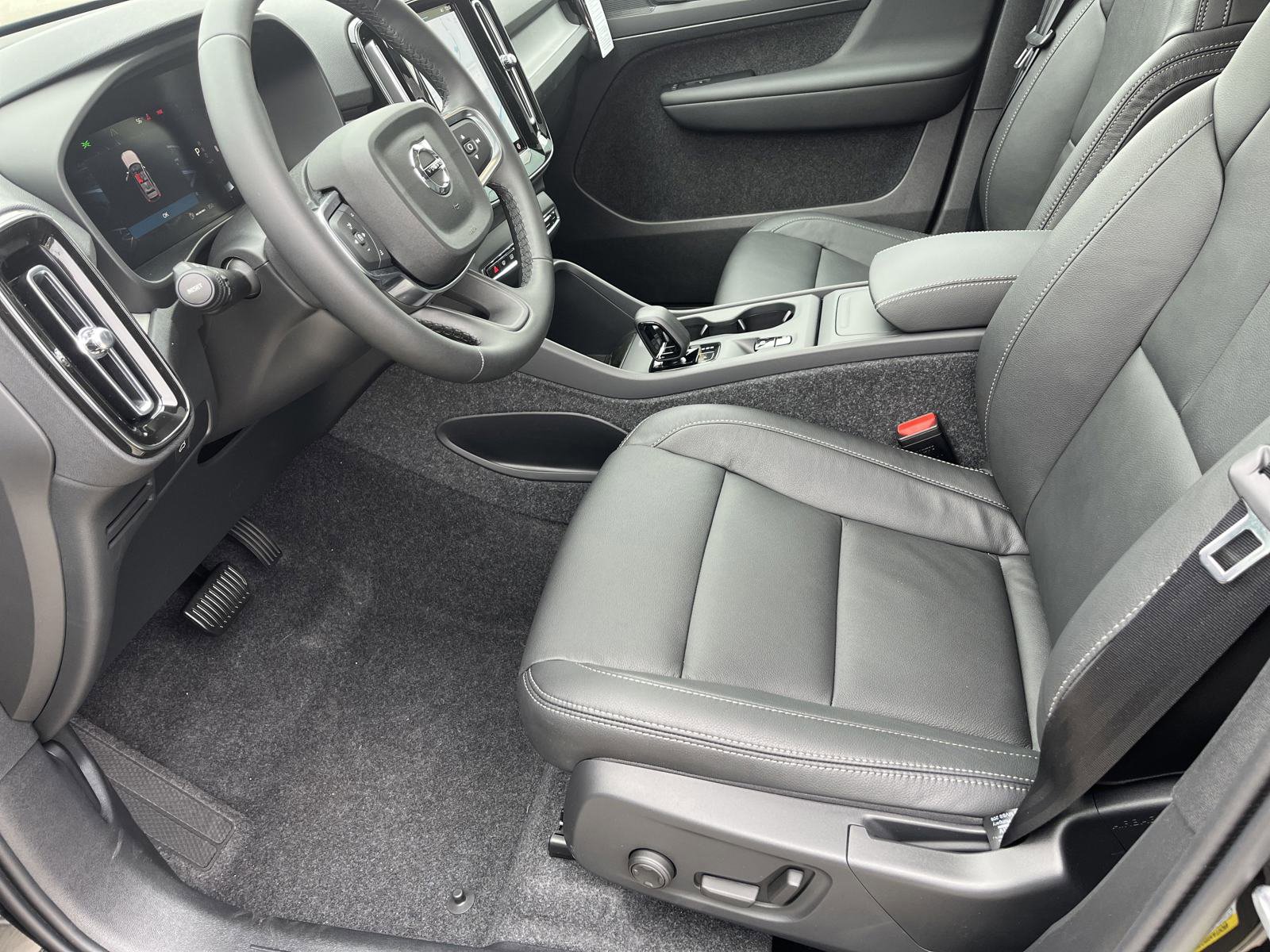 New 2025 Volvo XC40 B5 Core w/ Protection Package Premier image 23