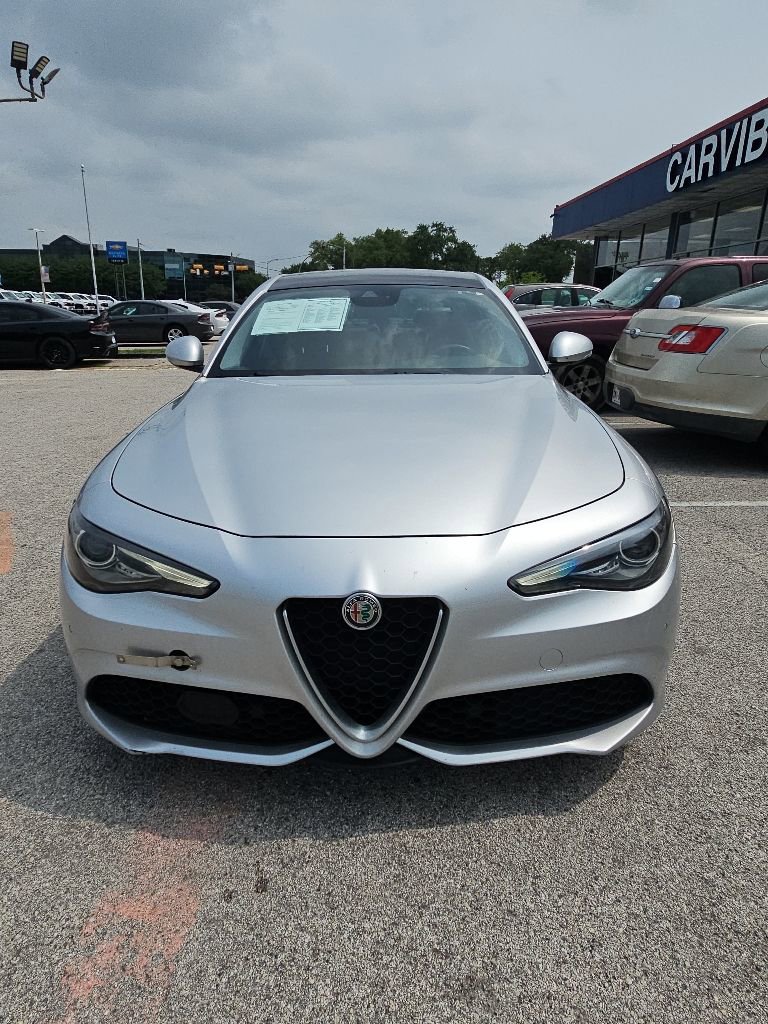 Used 2018 Alfa Romeo Giulia Ti Sport w/ Quick Order Package 22S Sport AWD/4WD image 2