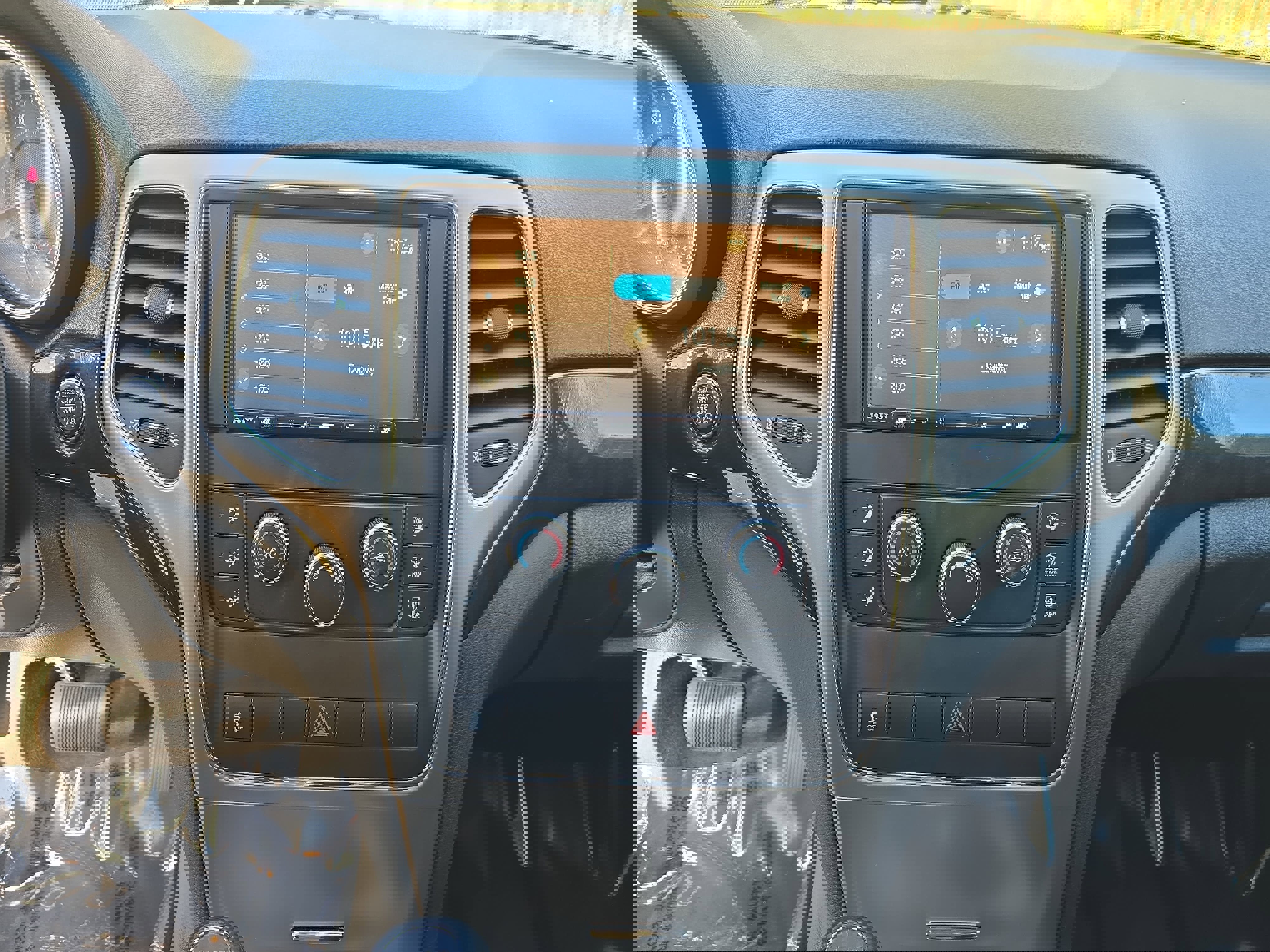 Used 2011 Jeep Grand Cherokee Laredo image 19