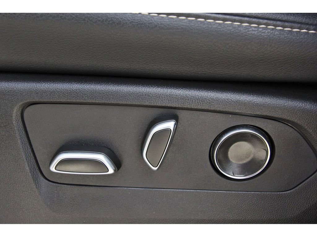 Certified 2025 Cadillac Escalade Luxury RWD image 28