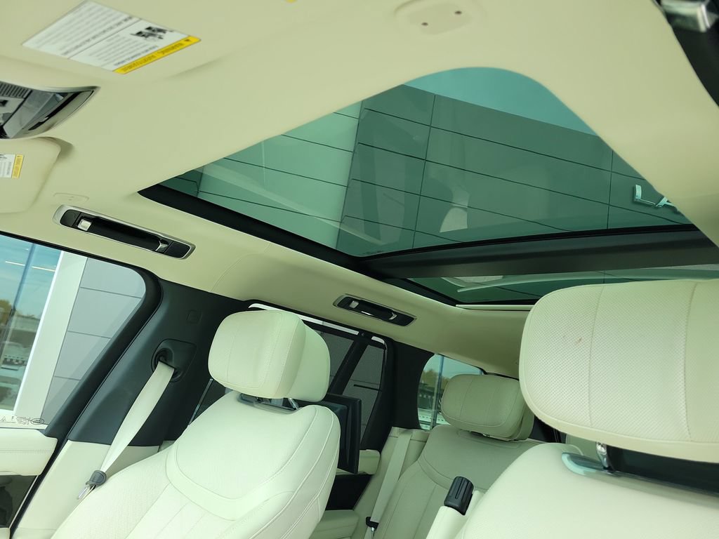 Certified 2025 Land Rover Range Rover Autobiography AWD/4WD image 28