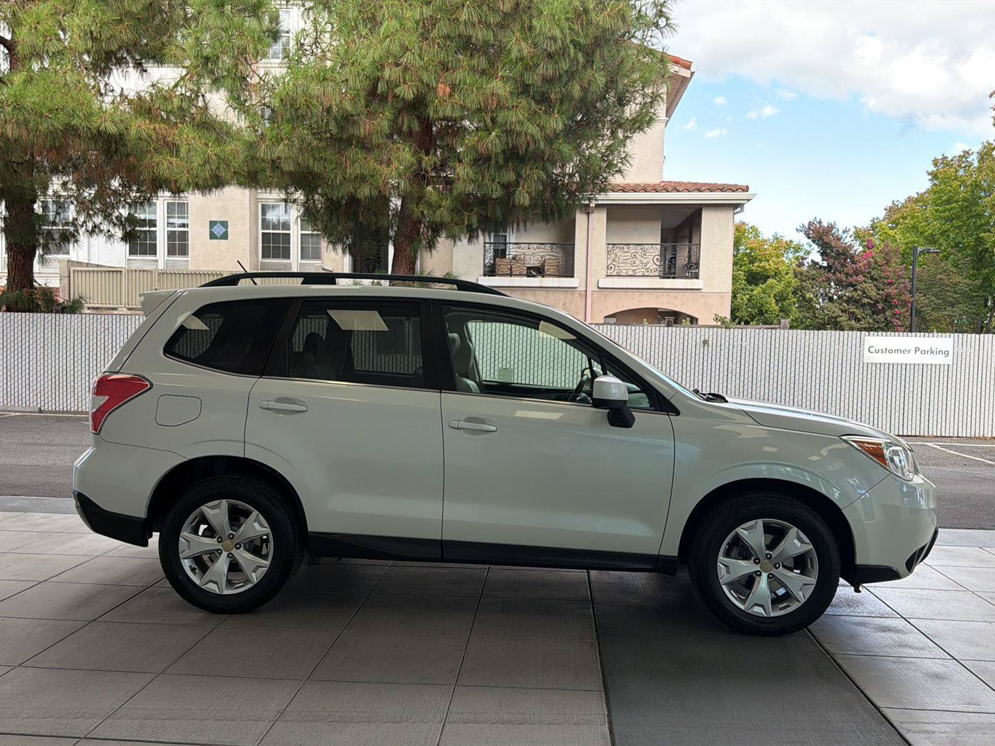 Used 2015 Subaru Forester 2.5i Limited w/ Popular Package #2 AWD/4WD image 6