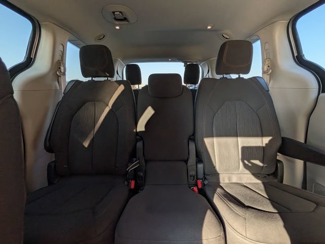 Used 2019 Chrysler Pacifica Touring Plus w/ Tire & Wheel Group FWD image 28