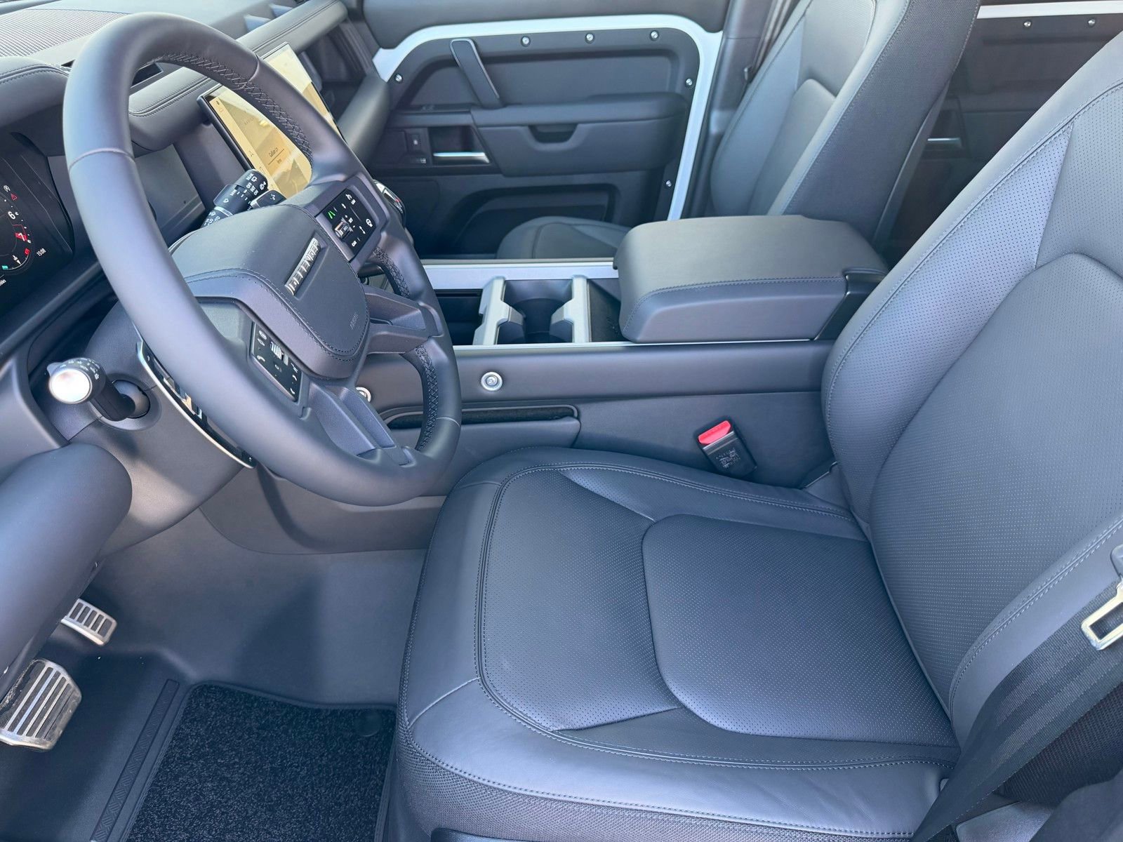 New 2026 Land Rover Defender 110 V8 AWD/4WD image 9