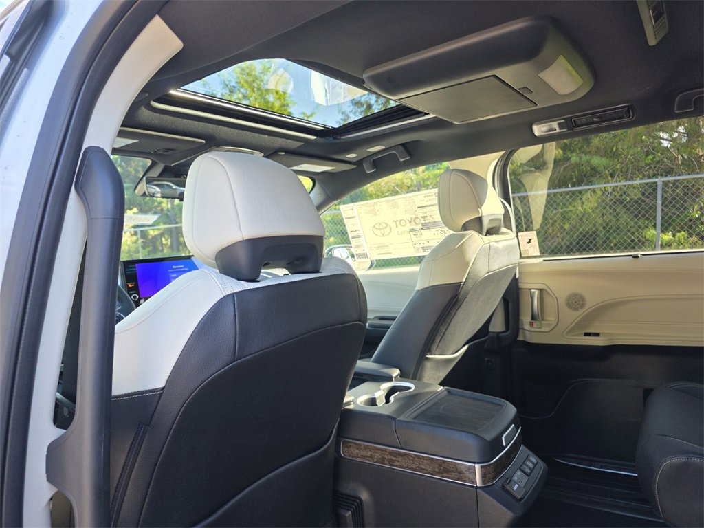 New 2025 Toyota Sienna Platinum image 24
