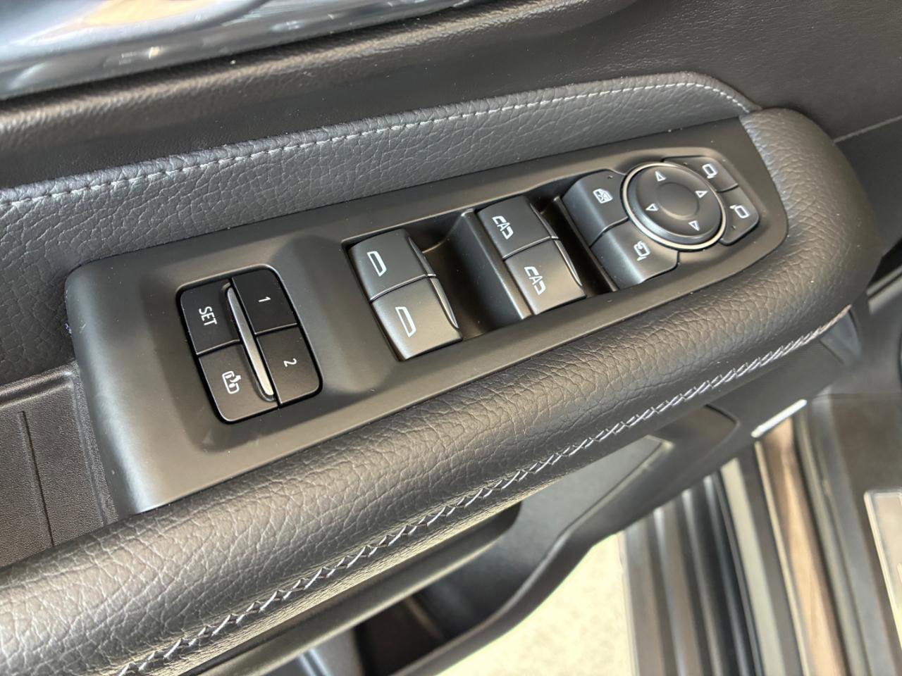 Used 2021 GMC Yukon XL Denali image 10