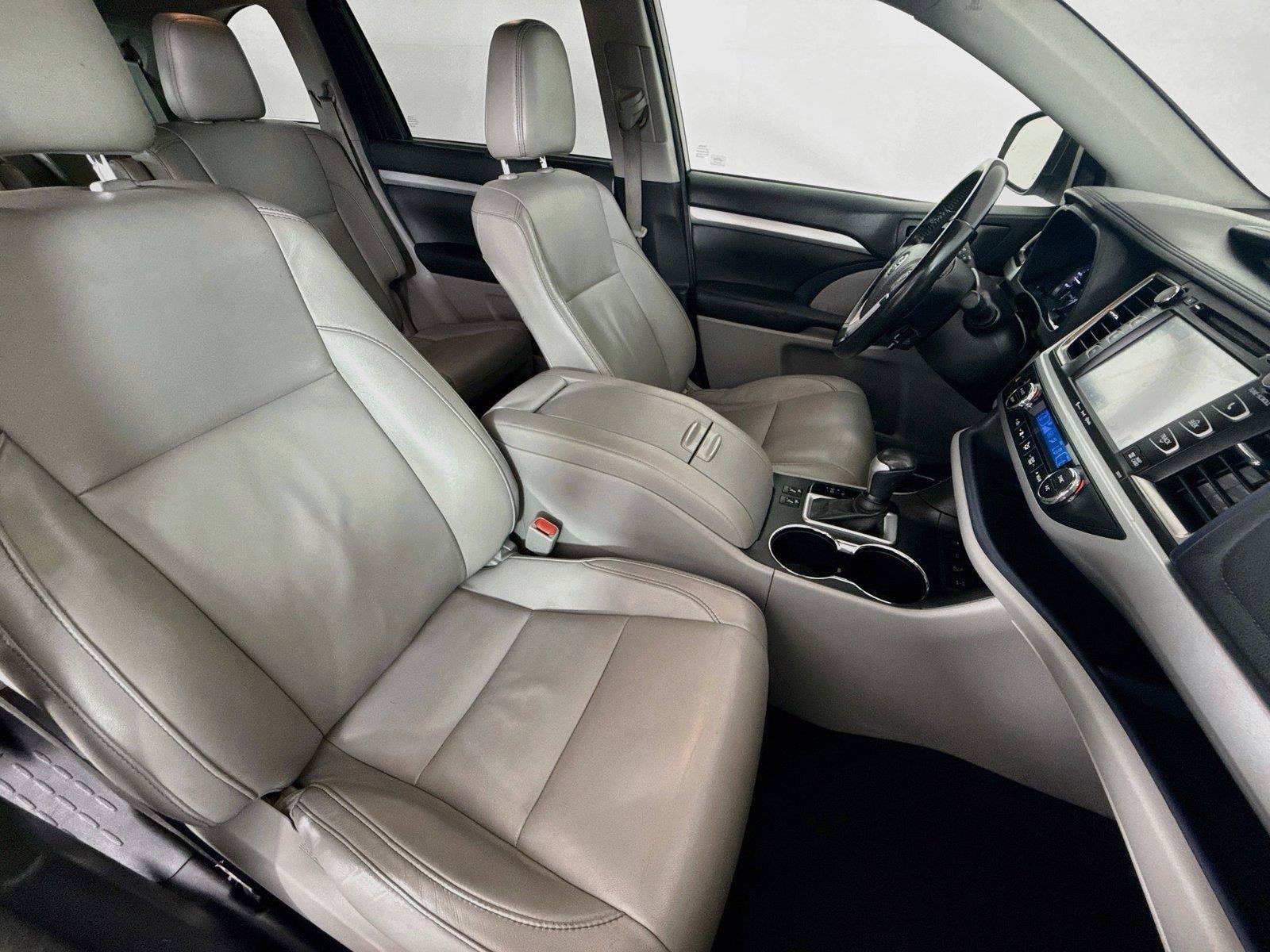 Used 2017 Toyota Highlander XLE AWD/4WD image 32