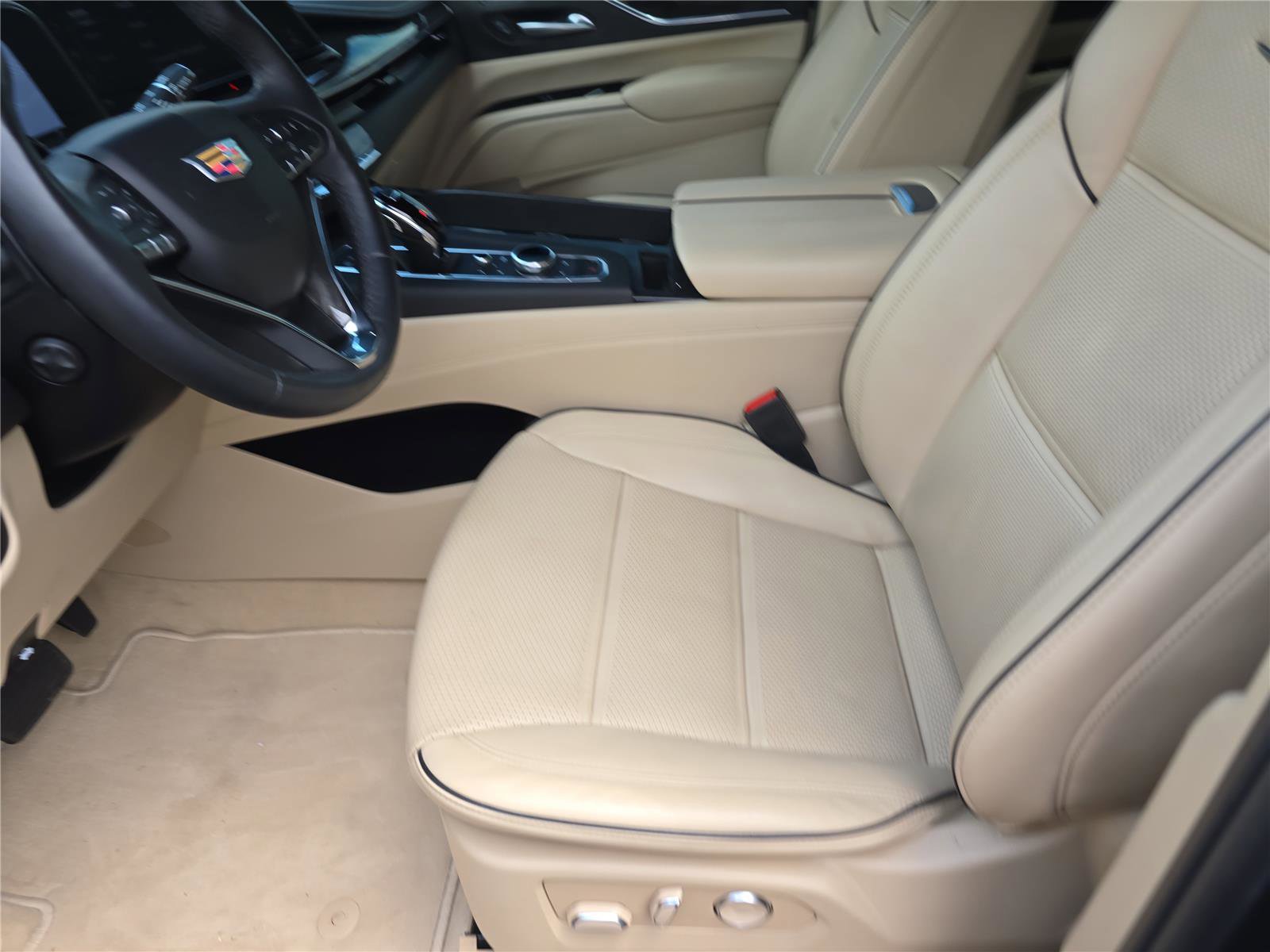 Used 2023 Cadillac Escalade Premium Luxury w/ Performance Package AWD/4WD image 22