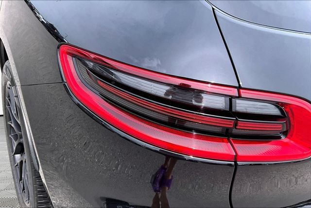 Used 2018 Porsche Macan AWD/4WD image 32
